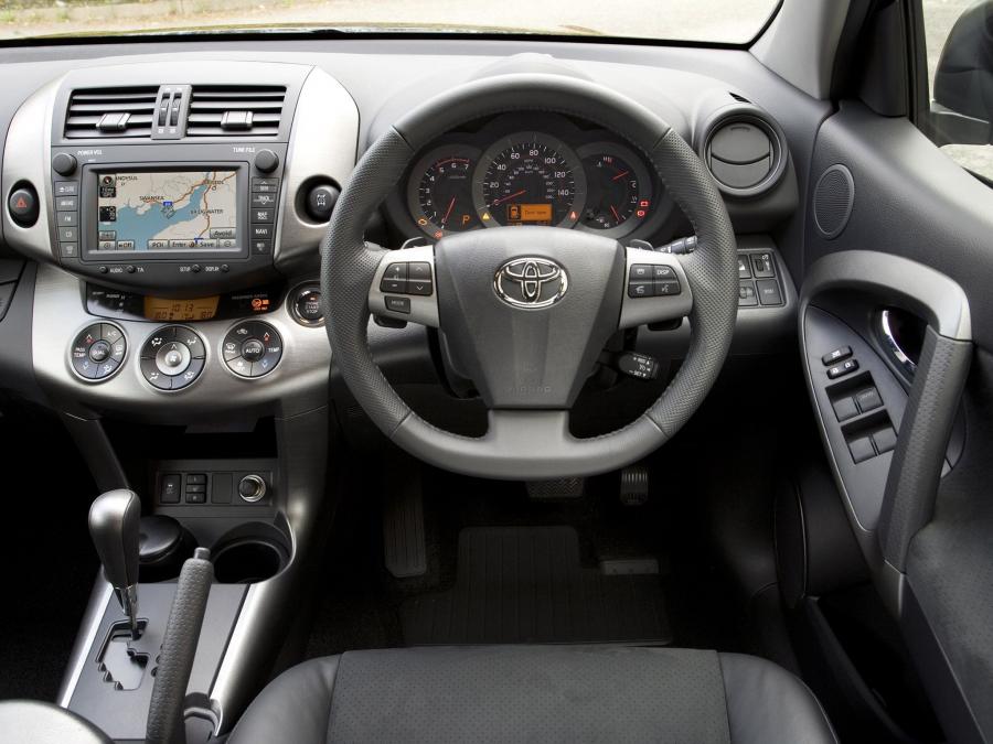  Toyota RAV4 2010 года  (UK) (фото 23 из 27)